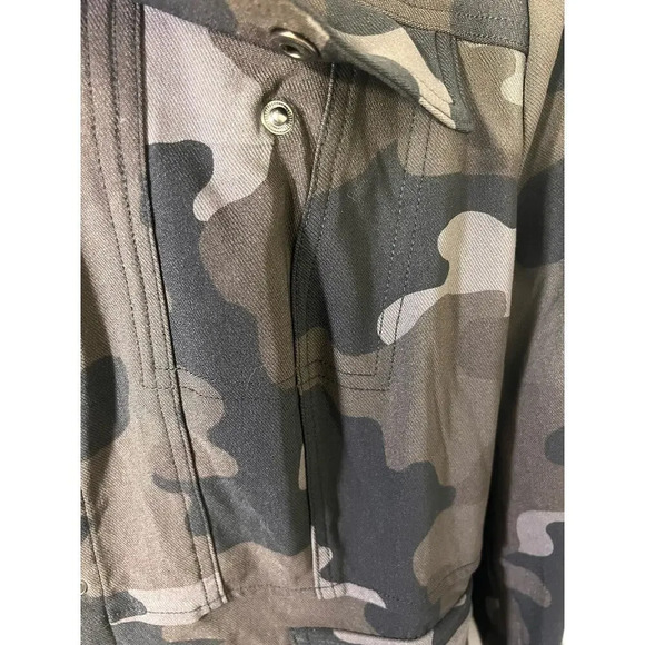G.I.LI, cargo camo, long sleeve button snap pockets,stretchy knit jacket Lg - Picture 7 of 9